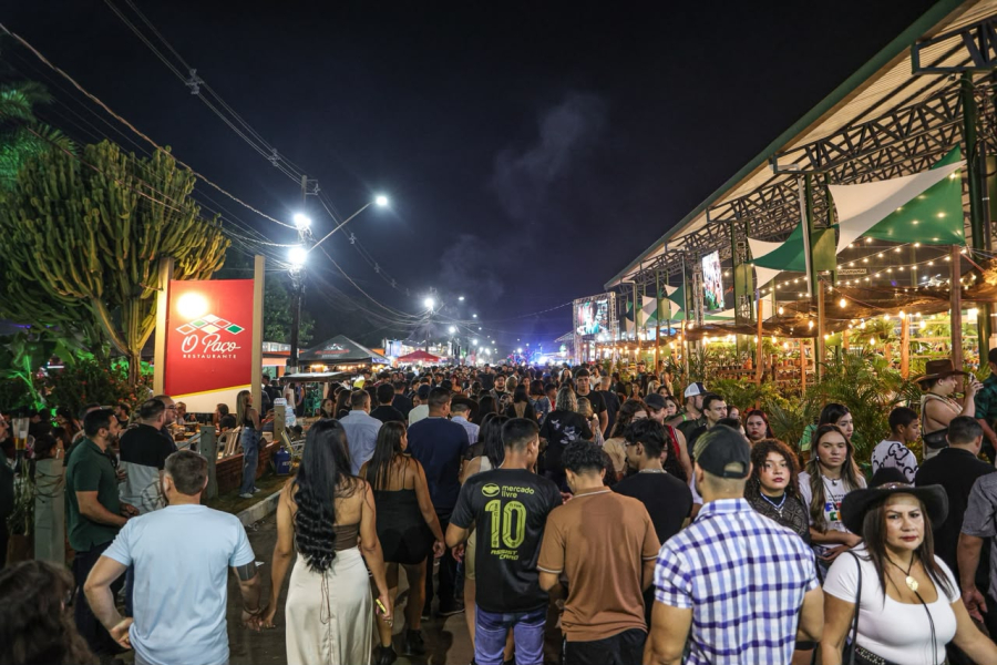 Show de Wesley Safadão movimenta multidão na sexta noite da Expoacre
